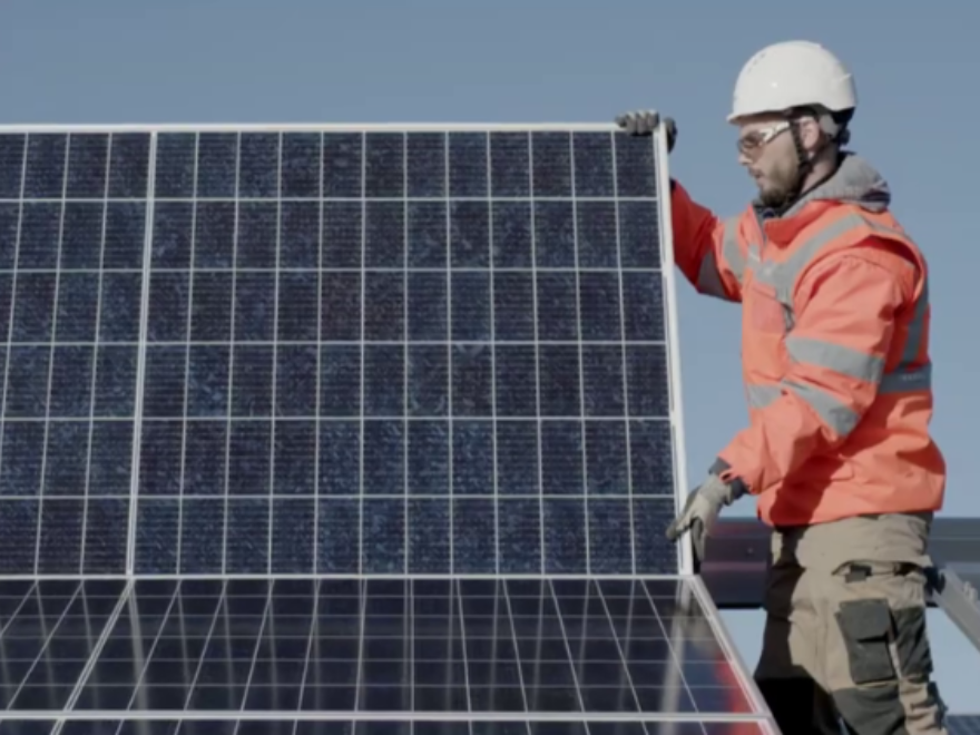 Pose d'un panneau photovoltaïque