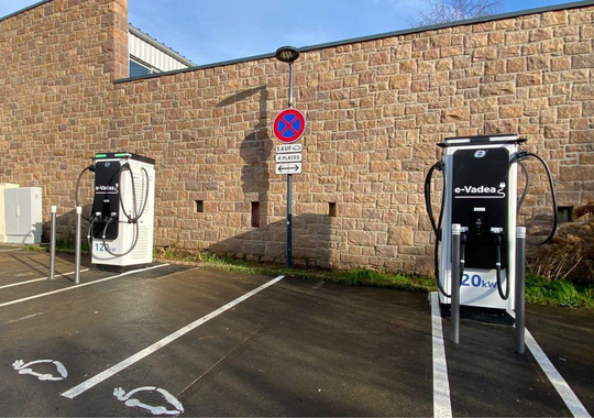 Bornes de recharge : SPIE implante e-Vadea sur des sites touristiques et inaugure sa première station à Perros-Guirec