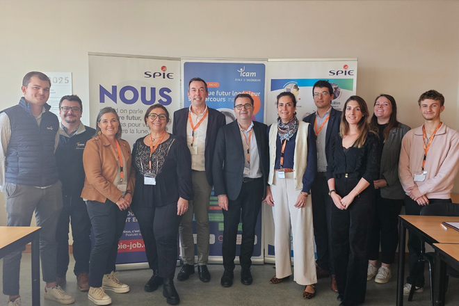 Photo lors de la signature