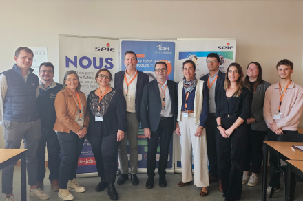 Photo lors de la signature