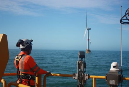 Éoliennes flottantes : expertises unies pour une maintenance durable 
